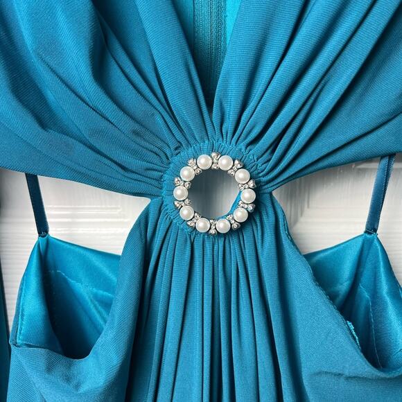 Mac Duggal Jersey Puff Long Sleeve Cut Out Column Gown 26727 Ocean Blue 2 - Picture 4 of 11
